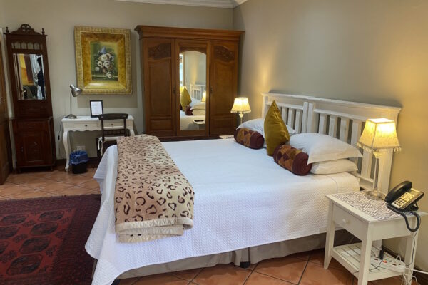greenvalley lodge - provance room