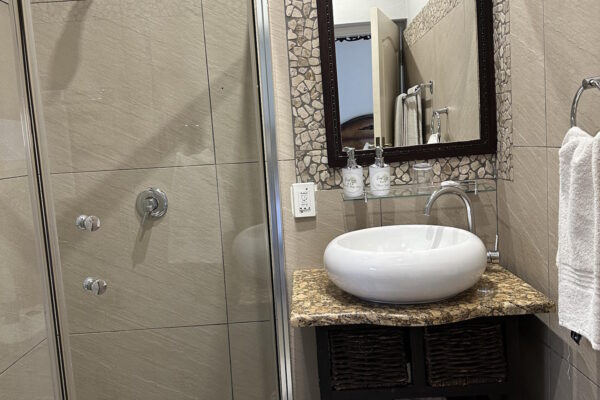 greenvalley lodge - zanzibar bathroom
